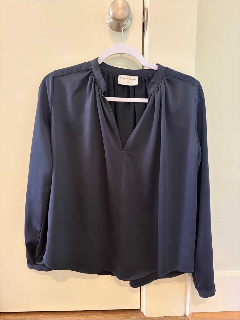Modern Citizen Navy Gathered V-Neck Long Sleeve Blouse